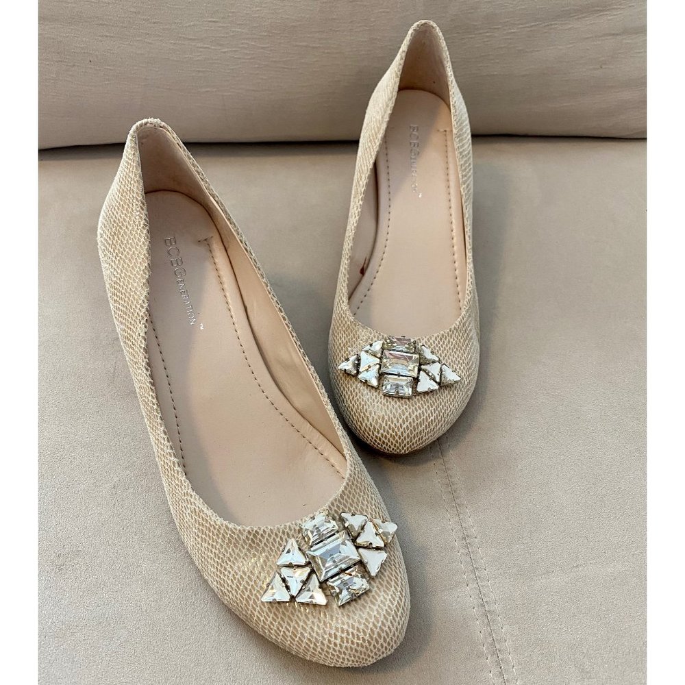 BCBG tan leather jeweled textured wedge heels size 8